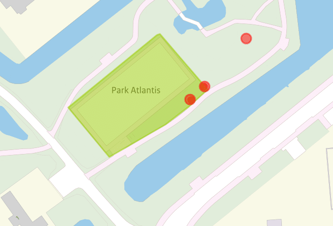 De afbeelding toont een kaartje van de plek waar de werkzaamheden in Park Atlantis exact worden uitgevoerd. Dit is ter hoogte van het voetbalveld.