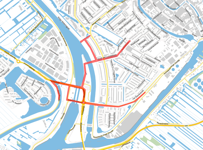  Kaart van Gouda. De route van de doorfietsroute is rood gekleurd en laat de toegangswegen zien vanaf Rotterdam naar Gouda, zoals de Kanaaldijk, Rotterdamseweg en de Jacob van Lennepkade.