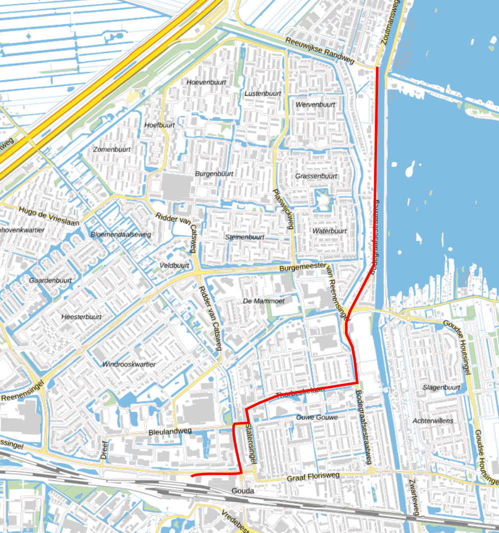 De afbeelding ondersteunt bovenstaande tekst door de fietsroute te laten zien. De route is ingetekend met een rode lijn.